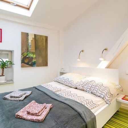 Cupcake 2 Bedroom Loft Apt In Best Location! Краків Екстер'єр фото