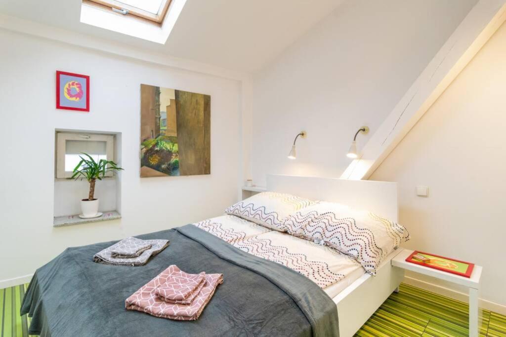 Cupcake 2 Bedroom Loft Apt In Best Location! Краків Екстер'єр фото
